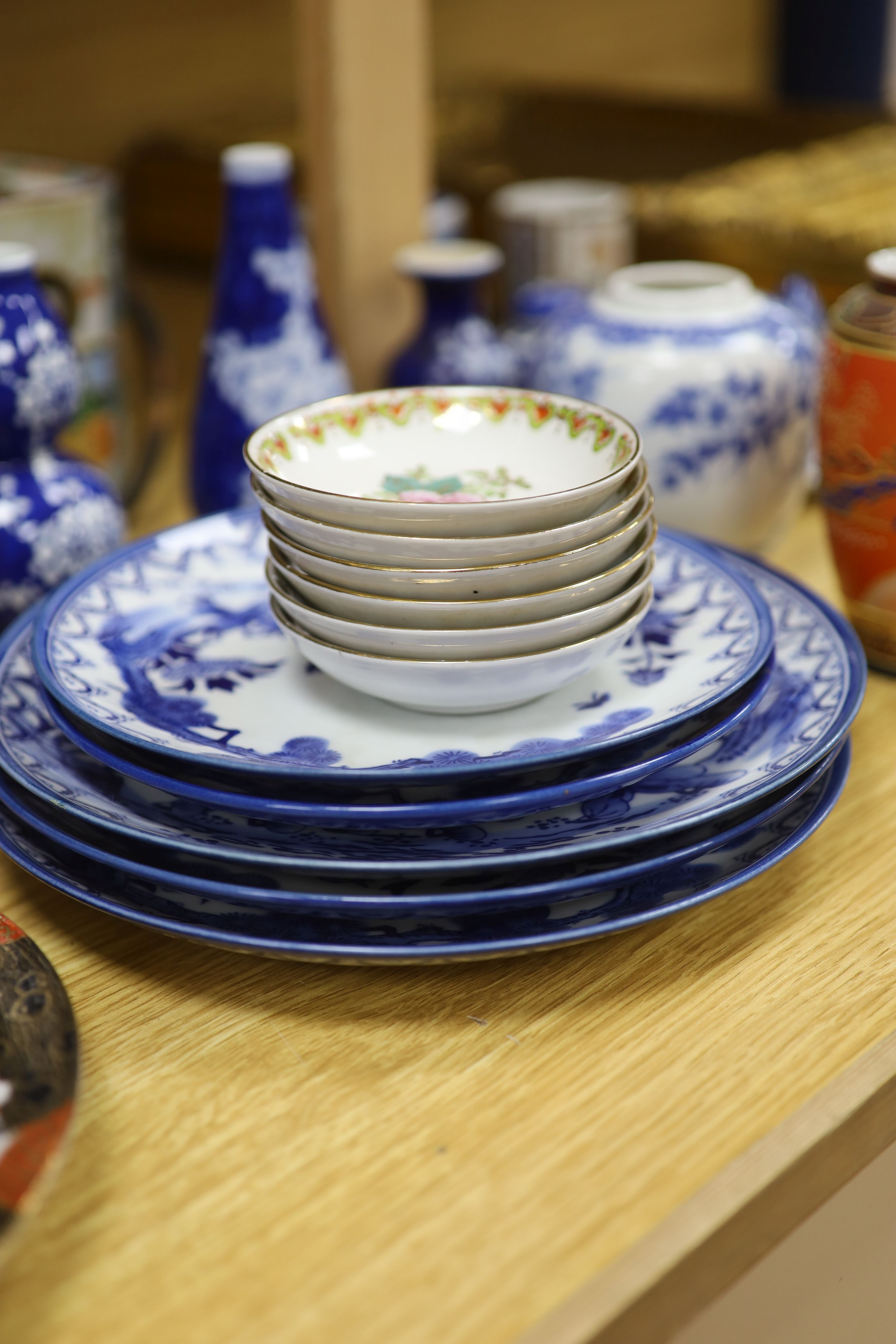 A quantity of mixed Chinese and Japanese porcelain